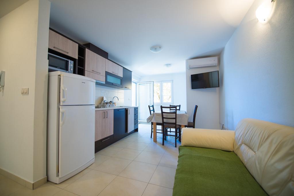 Apartments Karlo Baška Voda Værelse billede