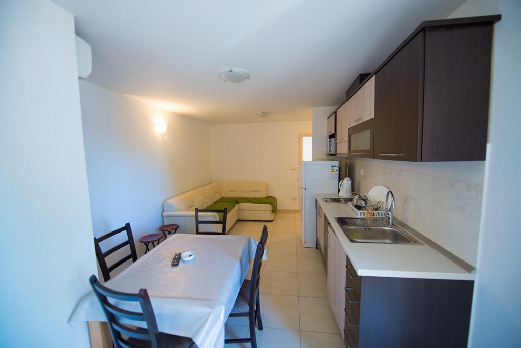 Apartments Karlo Baška Voda Værelse billede